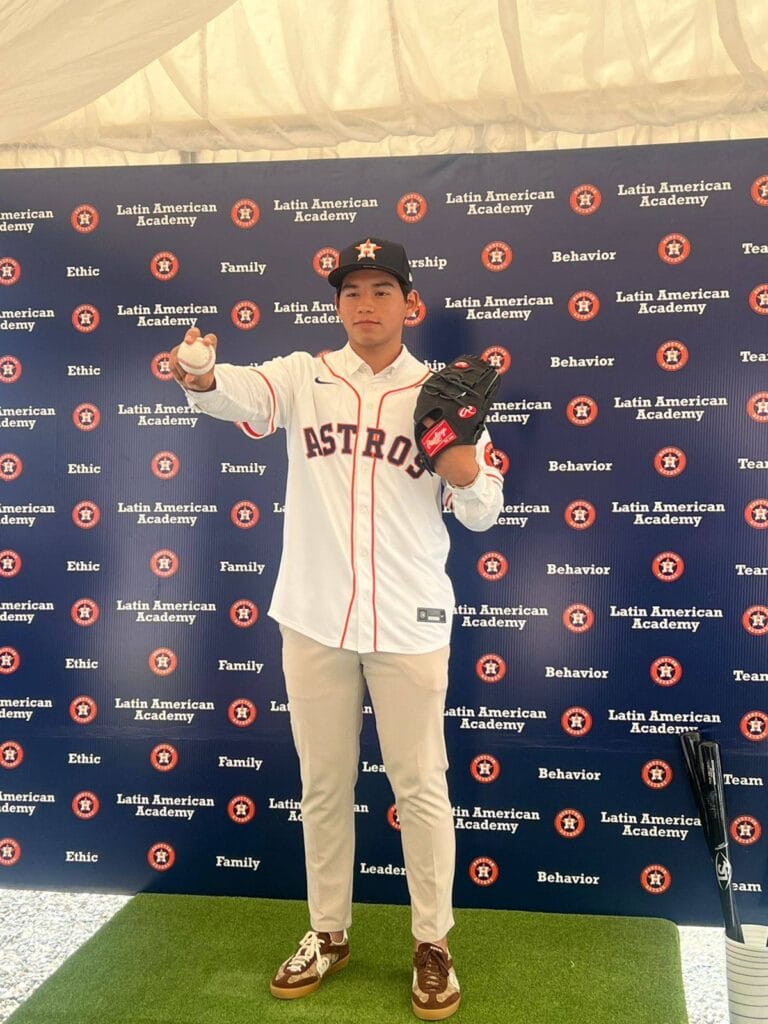 Emilio Payró Firma Con Astros De Houston; Van Tres Tabasqueños Rumbo A Grandes Ligas 72 Emilio Payro Firma Con Astros Van Tres Tabasquenos Rumbo A Grandes Ligas