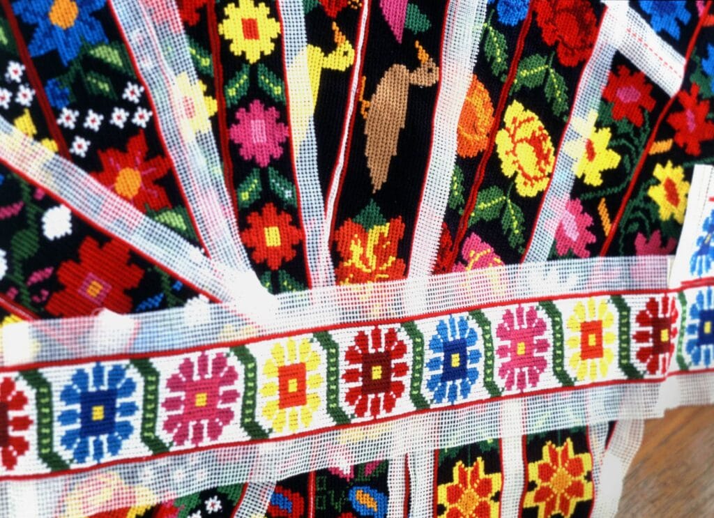 La historia de la tira bordada Tabasqueña: Un símbolo de tradición ...