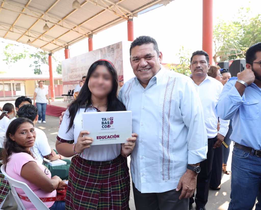 Más Conectados, Más Preparados: Alumnos De Centla Reciben 6,919 Tablets Del Gobierno Del Pueblo 79 Centla 68