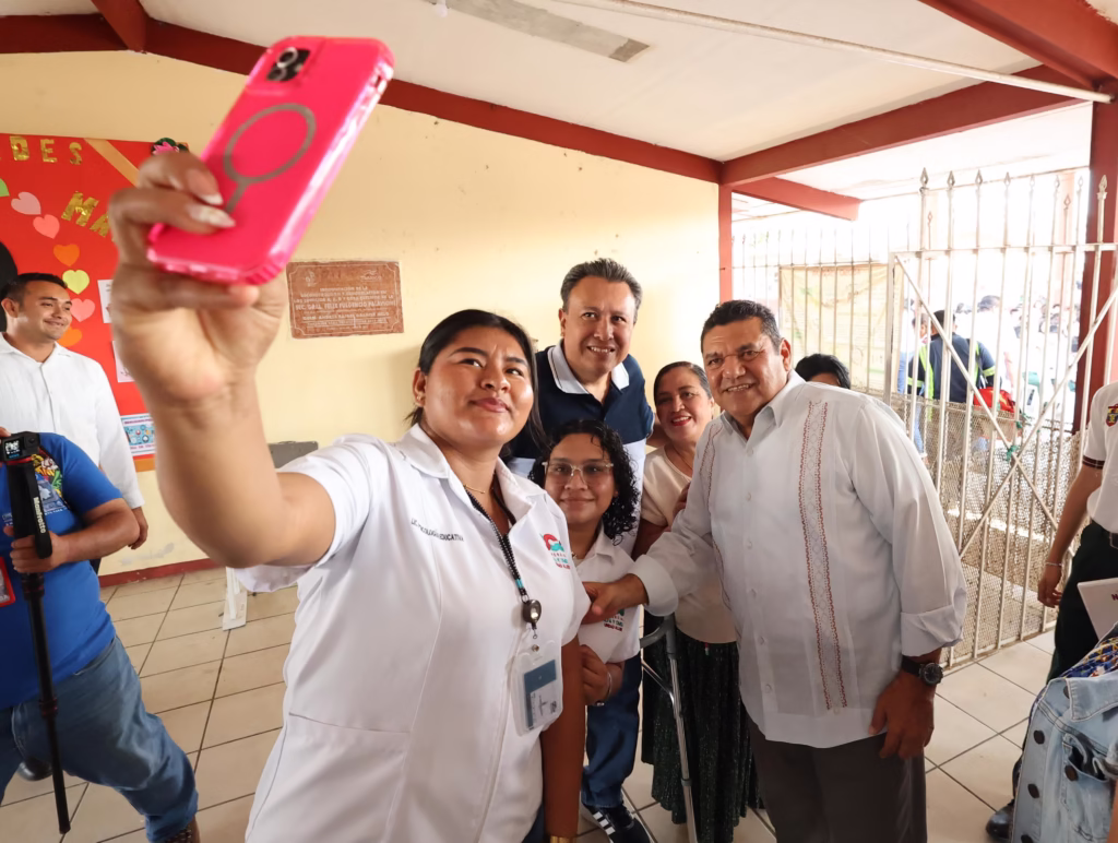 Más Conectados, Más Preparados: Alumnos De Centla Reciben 6,919 Tablets Del Gobierno Del Pueblo 80 Centla 74