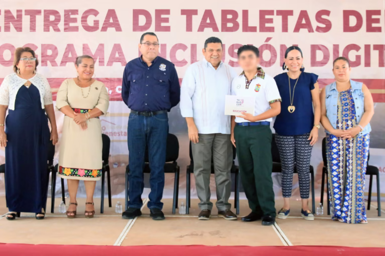 Centla Más Conectados, Más Preparados: Alumnos De Centla Reciben 6,919 Tablets Del Gobierno Del Pueblo
