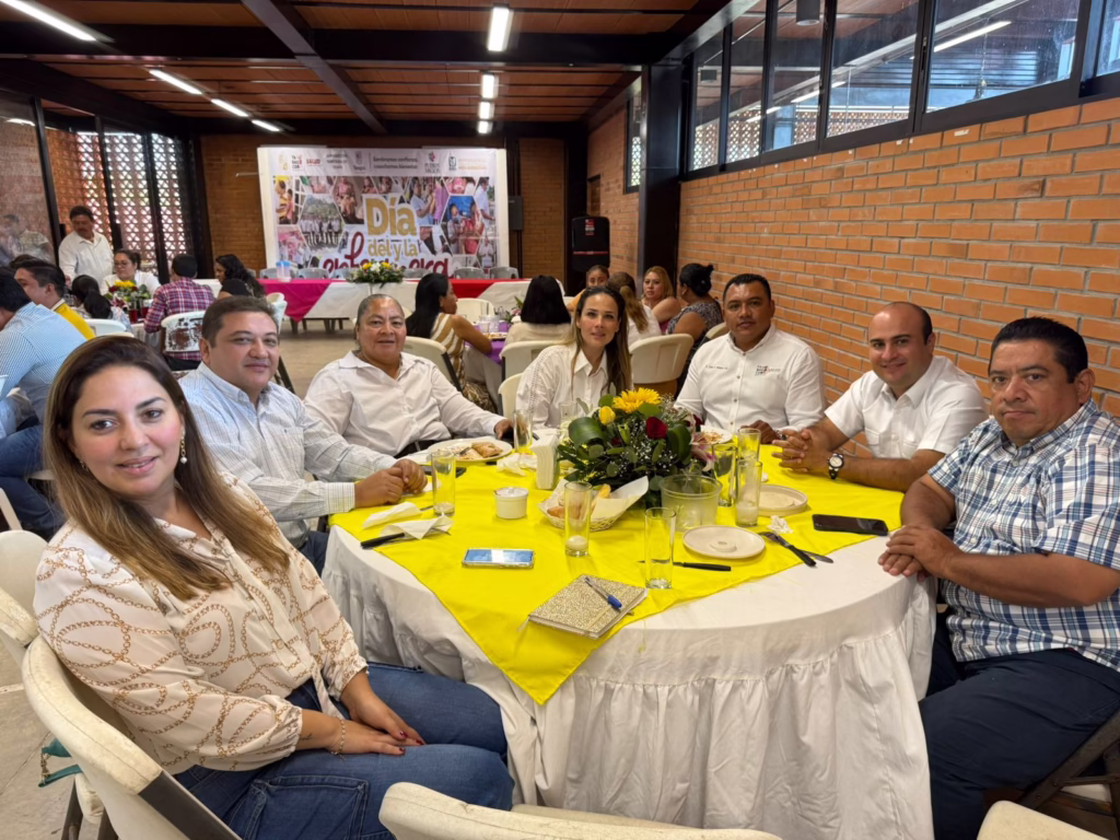 Teapa Reconoce A Sus Enfermeros: Alcalde Miguel Ángel Contreras Presente En Emotiva Ceremonia 77 Teapa Reconoce A Sus Enfermeros Alcalde Miguel Angel Contreras Presente En Emotiva Ceremonia 1