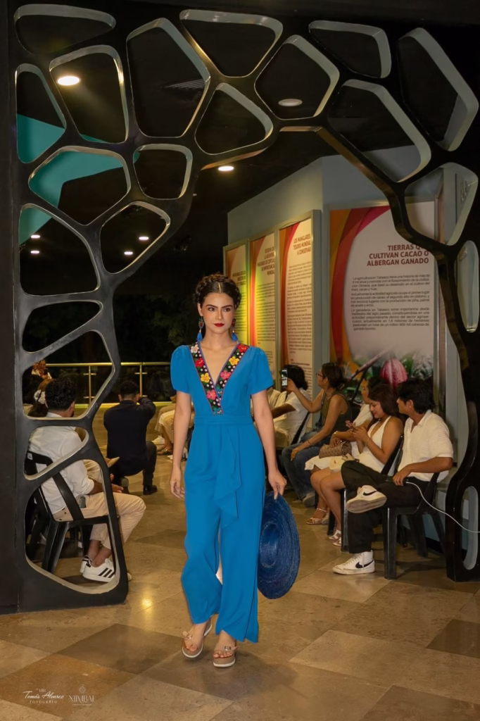 Mexichic Arte Textil Ilumina La Pasarela “Pombo Xiimbal: Entre Velas E Historias” En Villahermosa 77 Whatsapp Image 2025 06 20 At 12.00.52 Pm 1