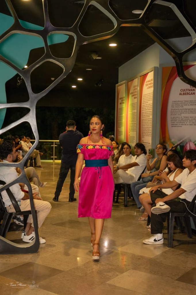 Mexichic Arte Textil Ilumina La Pasarela “Pombo Xiimbal: Entre Velas E Historias” En Villahermosa 83 Whatsapp Image 2025 06 20 At 12.00.52 Pm