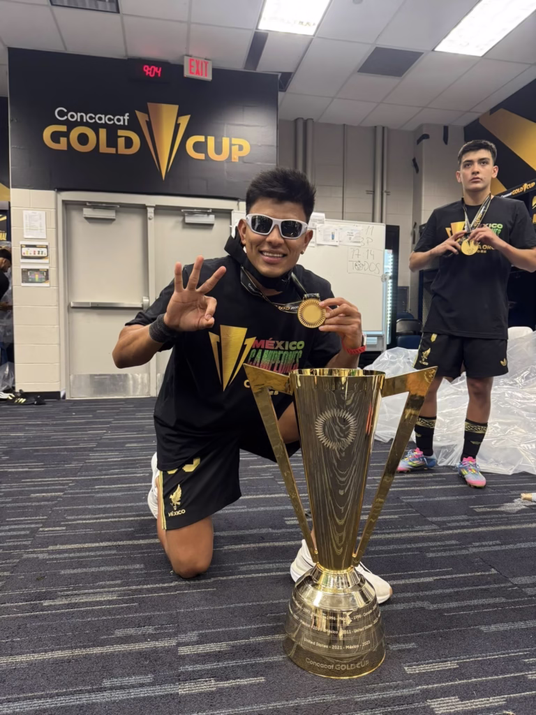 ¡De Tabasco Para El Mundo! Jesús Gallardo Recibe El Balón De Oro 2025 Como Mejor Defensa Lateral De La Liga Mx 73 515760570 1256809795814609 6775286765493322862 N