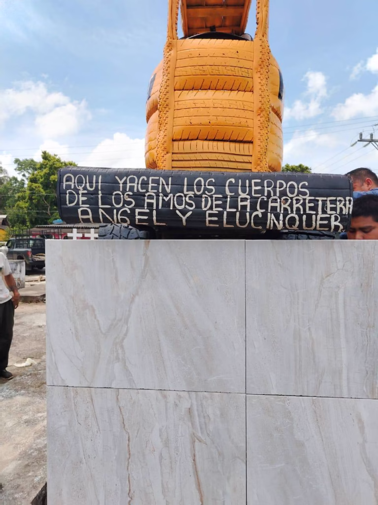 Tumba Con Retroexcavadora Hecha De Llantas Causa Sensación En Comalcalco 73 525859171 735381686054912 1669555164802052530 N