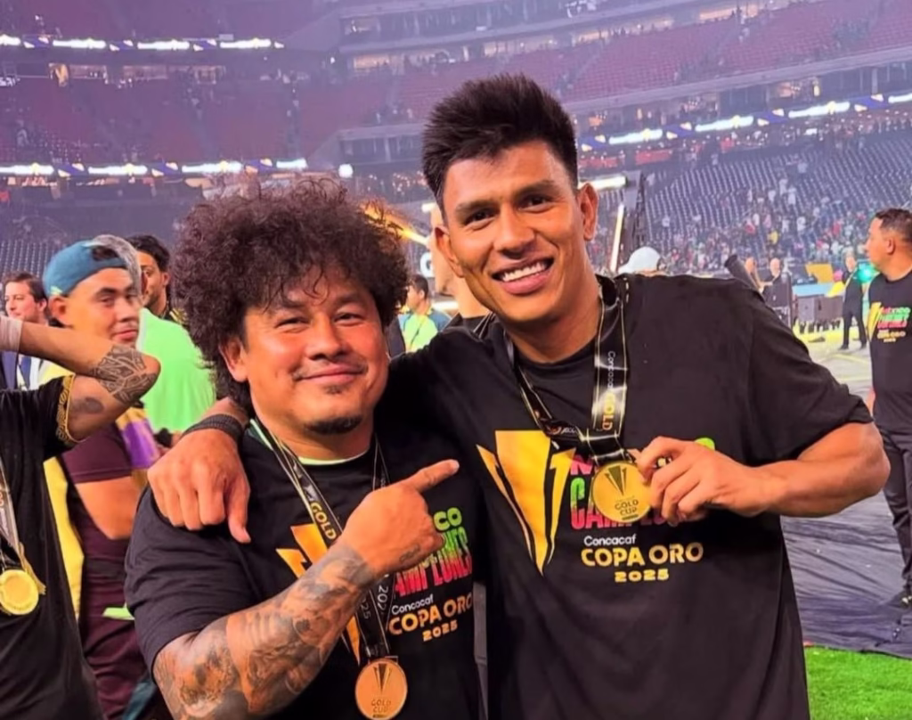 El Tabasqueño Gabriel &Quot;Tachi&Quot; Hernández Conquista Su Tercera Copa Oro Como Utilero De La Selección Mexicana De Fútbol 2 El Tabasqueno Gabriel Tachi Hernandez Conquista Su Tercera Copa Oro Como Utilero De La Seleccion Mexicana De Futbol