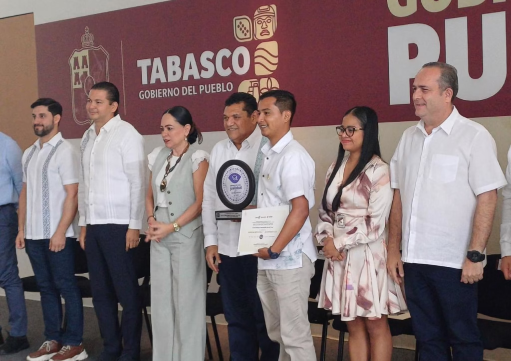 Gobernador Javier May Y Magistrado Efraín Reséndez Presiden Entrega Del Premio Estatal De La Juventud 2025 74 Whatsapp Image 2025 08 12 At 5.09.10 Pm