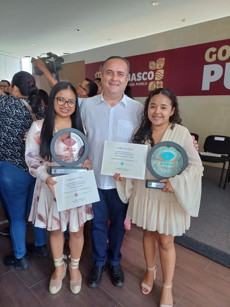 Gobernador Javier May Y Magistrado Efraín Reséndez Presiden Entrega Del Premio Estatal De La Juventud 2025 73 Whatsapp Image 2025 08 12 At 5.09.13 Pm 1