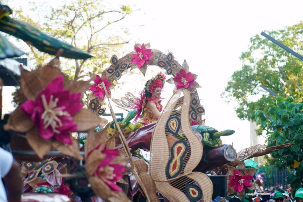 Conoce Al Artesano Que Dio Vida Al Carro Alegórico “Corazón Del Mutusay”, Que Usará Fátima Bosch, Miss Universe México 2025 72 493231117 122125861334753788 4188037632183359692 N