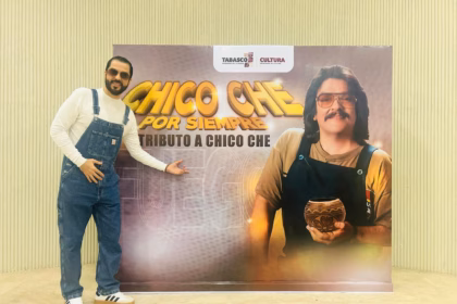 Chicoche Posa Junto Al Cartel Oficial Del Magno Evento &Quot;Chico Che Por Siempre&Quot;, Organizado Por La Secretaría De Cultura Para Conmemorar La Trayectoria Del Ídolo Tabasqueño En Villahermosa. Tabasco Trends