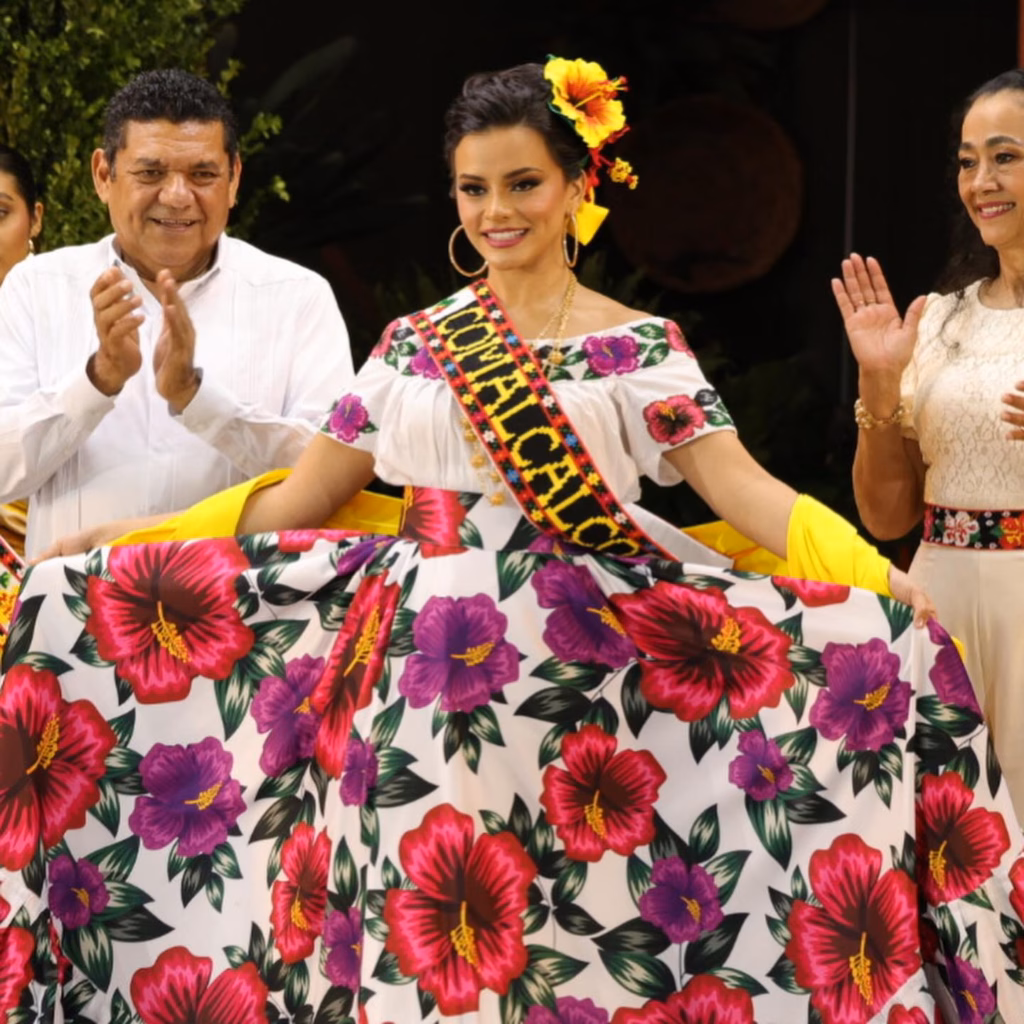 Exquisita Embajadora De Comalcalco Tabasco 2026: Cacao Y Tradición 70 Giselle Ovando Alamilla, Embajadora De Comalcalco 2026, En La Zona Arqueológica De Ladrillos. Imagen Posicionada Por La Revista Del Sureste Y Tabasco Trends.