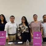resentación oficial de la nueva ruta aérea Villahermosa-Puebla de Volaris. Directivos de la aerolínea y autoridades de turismo de Tabasco posan en un evento informativo donde se anunciaron vuelos desde 49 pesos a partir de junio de 2026.
