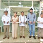 El Gobernador De Tabasco, Javier May Rodríguez, Junto A Patricia Iparrea Sánchez (Secretaria De Educación), Daniel Casasús Ruz (Titular De Sotop) Y Guadalupe Arias Acopa (Director Del Cecyte), Realizan El Corte De Listón Inaugural De Las Nuevas Instalaciones De La Dirección General Del Cecyte Tabasco. Los Funcionarios Se Encuentran Frente A La Entrada De Un Edificio Moderno Con Amplios Ventanales.