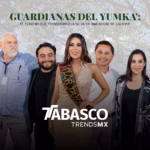 Fotografía Grupal De La Premier De &Quot;Guardianas Del Yumka’&Quot;. En El Centro Destaca Una Mujer Con Un Vestido De Gala Claro Y La Banda De &Quot;Flor Tabasco&Quot;, Flanqueada Por Un Grupo De Cinco Hombres Y Una Mujer. Entre Los Asistentes Se Encuentran Los Reconocidos Actores Joaquín Cosío Y Silverio Palacios. El Fondo Muestra Una Textura Sutil De Follaje De Selva.