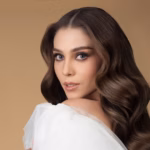 Un Primer Plano De Estudio De Ximena Aranda, Miss Universe Tabasco 2026. Está Posando Con El Torso Ligeramente Girado, Mirando Directamente A La Cámara Sobre Su Hombro Derecho.