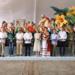 Fotografía Oficial Del Corte De Listón Inaugural De La Feria Tabasco 2026 En El Parque Tabasco &Quot;Dora María&Quot;. En El Centro, El Gobernador Javier May Rodríguez, Acompañado Por La Presidenta Del Dif Tabasco, Aurora Raleigh De La Cruz, Y Representantes Del Gobierno De México, Sostiene La Cinta Inaugural.
