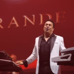 El Músico Nelson Kanzela, Conocido Como &Quot;El Rey Del Baile&Quot;, Posa Sonriente Frente A Sus Teclados Profesionales De La Marca Korg Durante Su Presentación En El Foro Tabasco De La Feria Tabasco 2026.