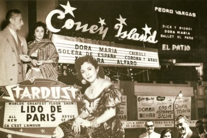 Se Presenta Un Collage De Fotografías Históricas Y Marquesinas Publicitarias Que Celebran La Carrera Internacional De La Cantante Dora María. En La Parte Superior, Bajo Un Gran Letrero Luminoso De &Quot;Coney Island&Quot;, Se Observa Una Marquesina De Espectáculos Donde Destaca El Nombre De &Quot;Dora Maria&Quot;, Junto A Figuras Como Pedro Vargas Y El Ballet El Patio.