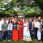 Aquí Tienes Las Opciones De Texto Alternativo (Alt Text) Y Leyenda Para La Imagen &Quot;Inauguran El Segundo Festival Gastronómico De La Cocina Tradicional Tabasqueña “Raíces De Humo” En Comalcalco.jpg&Quot;: Texto Alternativo (Alt Text) Descripción: Fotografía De Plano Entero Y Horizontal Tomada Al Aire Libre En Un Entorno Verde Y Arbolado. En Primer Plano, Un Grupo Numeroso De Hombres Y Mujeres Posa De Pie Sonriendo A La Cámara Sobre El Césped. Varias De Las Mujeres Visten Trajes Tradicionales Tabasqueños, Blusas Bordadas Con Motivos Florales Coloridos, Faldas Largas Y Vestidos Folclóricos. L