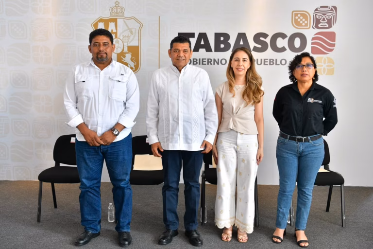 El Gobernador Javier May Rodríguez Junto A Funcionarios Estatales Durante La Presentación De Avances Del Programa Bienestar Tabasco.