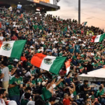 Cientos De Familias Tabasqueñas Celebran En Las Gradas Del Estadio Centenario &Quot;27 De Febrero&Quot; Mientras Ondean Banderas De México Durante La Transmisión Del Mundial 2026.