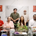 Reunión De Vinculación Institucional Entre Directivos De Hospital Zumaya Y Autoridades Académicas De La Uvm Campus Villahermosa, Sentados En Una Sala De Juntas, Para Formalizar Una Alianza Estratégica En Salud Médica.