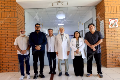 Directiva Del Hospital Zumaya Y Autoridades Académicas De La Universidad Olmeca Posan Juntas Durante La Visita Estratégica Para Fortalecer La Formación Médica.