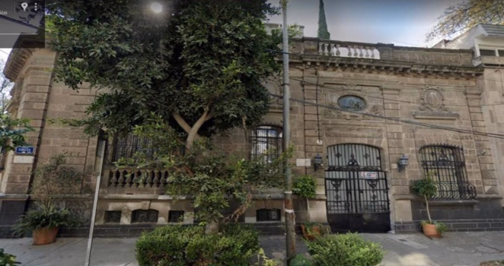 Fachada De Un Edificio Histórico De Cantera Sobre La Calle Tabasco (Cdmx), Una De Las Vialidades En La Capital Del País Que Rinden Homenaje Al Estado Tabasqueño.