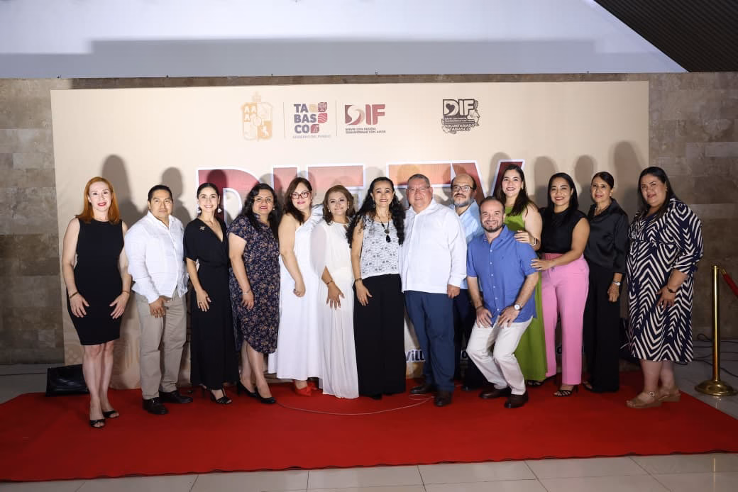 “No Están Solos”: Lanzan Dif Tv ¡Cerca De Ti!, En Apoyo A Grupos Vulnerables 69 Aurora Raleigh De La Cruz, Presidenta Honoraria Del Dif Tabasco, Acompañada De Autoridades Y Colaboradores Durante La Presentación Del Programa Televisivo &Quot;Dif Tv ¡Cerca De Ti!&Quot;.