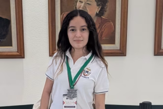 Retrato De Karla Renata Becerra Sordo, Estudiante De Macuspana Que Logró Puntaje Perfecto En El Examen De Admisión De La Unam.