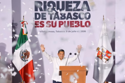 El Gobernador Javier May Rodríguez Saluda Durante El Encuentro Con El Pueblo &Quot;La Verdadera Riqueza De Tabasco&Quot;.