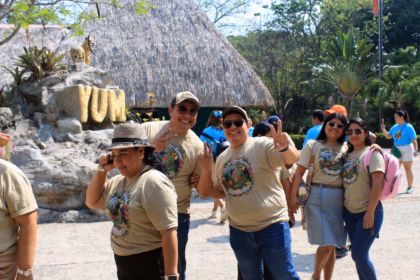 Visitantes Disfrutan De Un Recorrido Familiar En El Centro De Interpretación Y Convivencia Con La Naturaleza Yumká’ En Villahermosa.