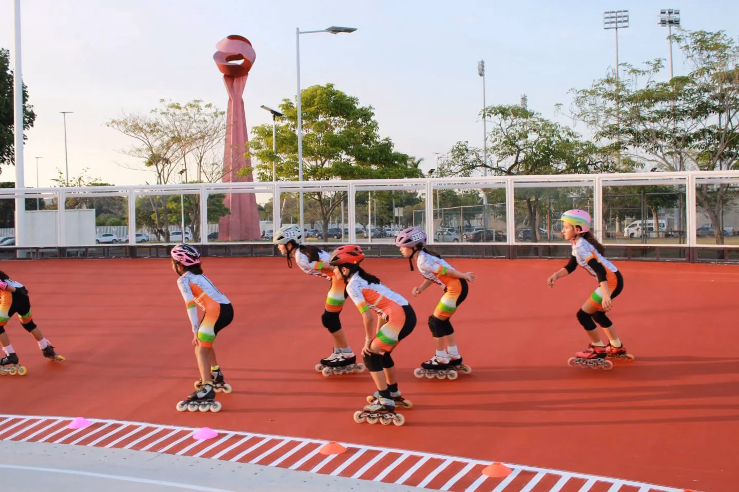 ¡Agosto Inolvidable En Tabasco! Vive La Emoción Del Patinaje Nacional 72 Jóvenes Atletas Entrenan A Máxima Velocidad En La Pista Profesional Previo Al Inicio Del Campeonato De Patinaje Nacional En Tabasco.