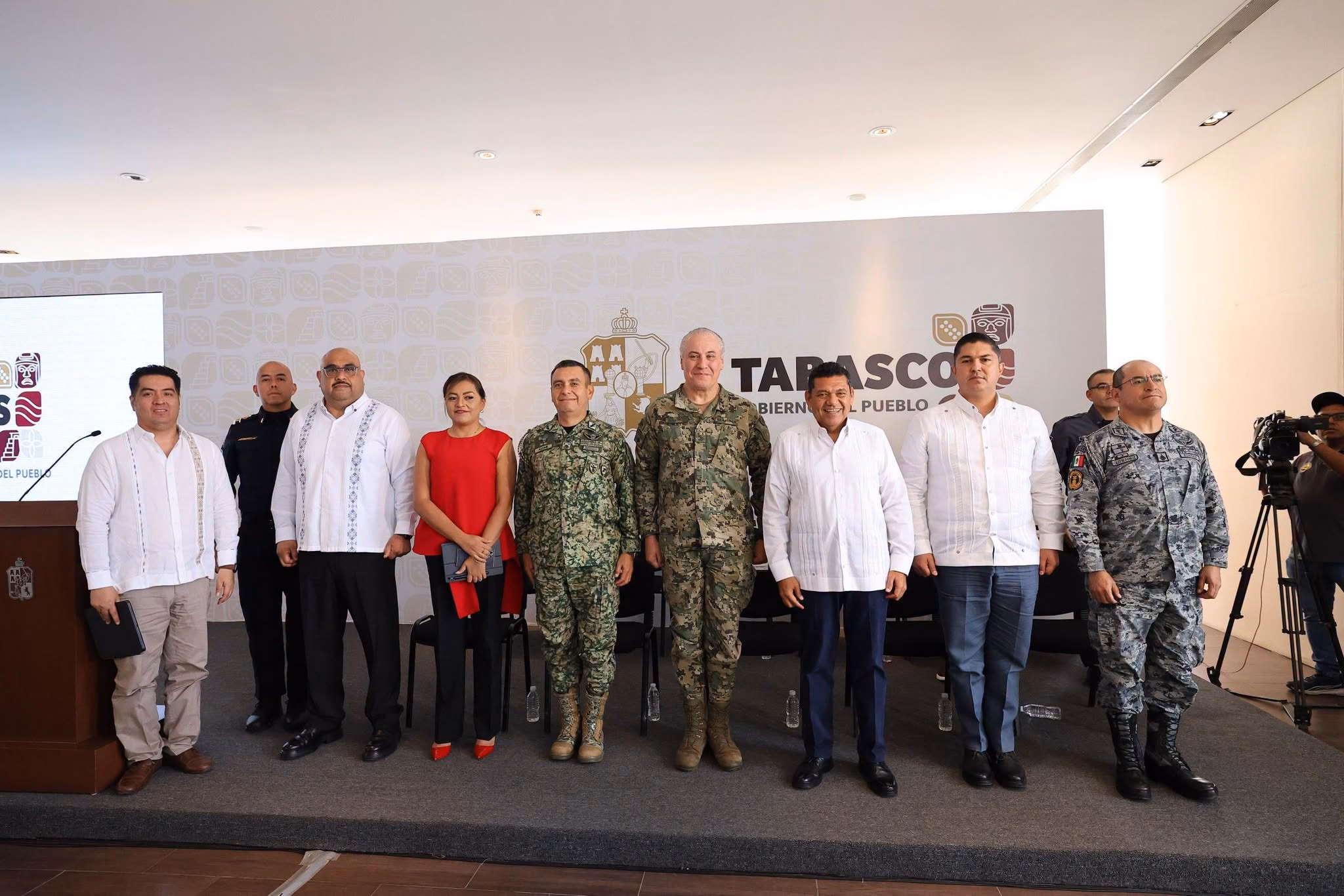 Paz, Deporte Y Justicia: Javier May Destaca Resultados De Seguridad Y El Éxito De La Motonáutica 2026 72 El Gobernador Javier May Rodríguez Junto A Funcionarios Del Gabinete De Tabasco Y Mandos Militares Durante La Rueda De Prensa Matutina En Villahermosa.
