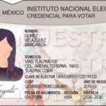 Vista Detallada Del Nuevo Modelo De La Credencial Para Votar Emitida Por El Ine, Mostrando La Muesca De Accesibilidad En El Borde Superior Izquierdo Para Personas Con Discapacidad Visual Y Los Nuevos Elementos De Seguridad.