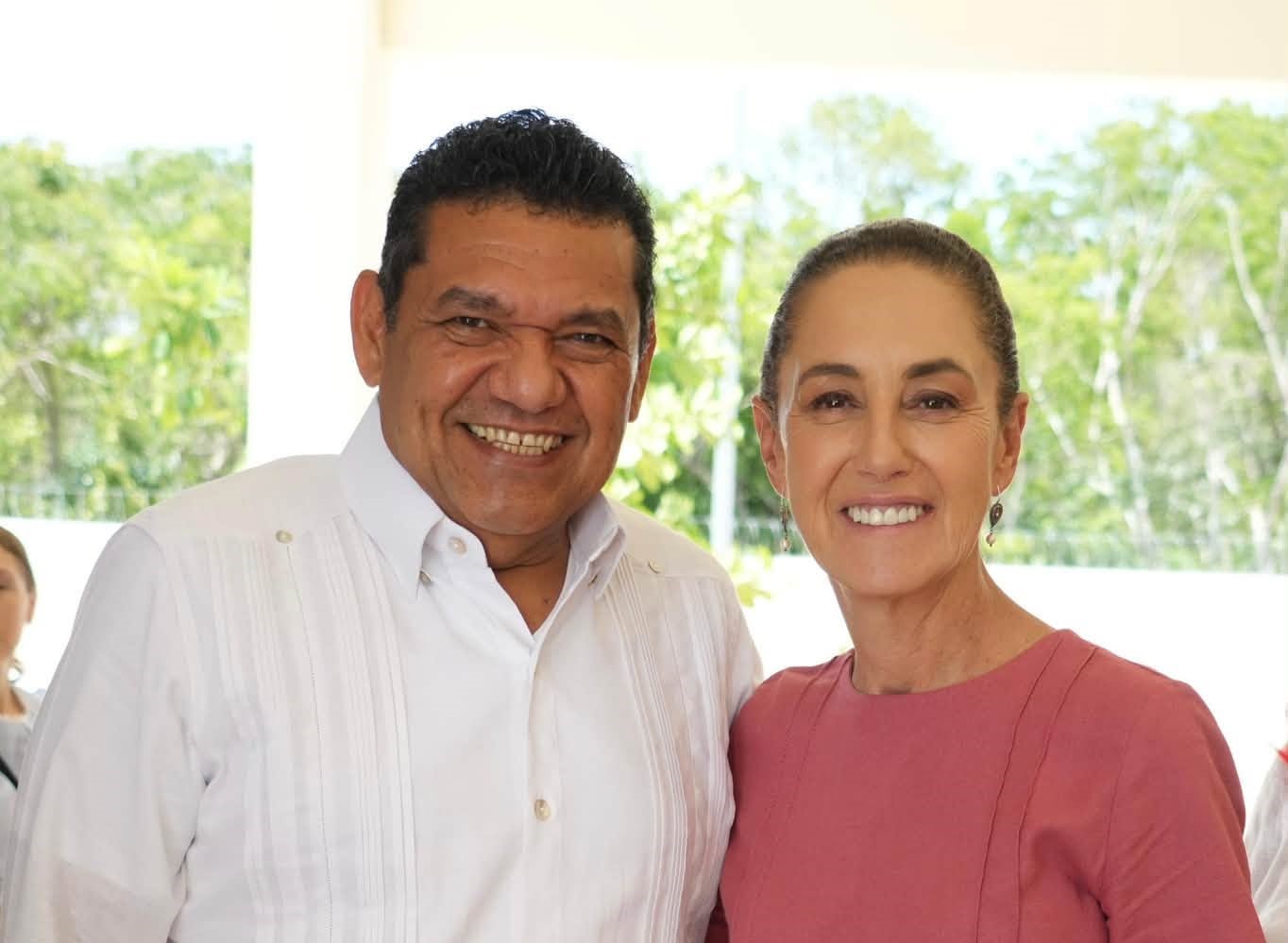 Claudia Sheinbaum Realizará Gira Por Tabasco En Septiembre, Confirma Javier May 72 El Gobernador De Tabasco, Javier May Rodríguez, Sonriendo Junto A La Presidenta De México, Claudia Sheinbaum Pardo, Durante Un Evento Institucional.