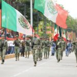 Contingente De Elementos Del Ejército Mexicano Portando Banderas De México Y Marchando Con Marcialidad Durante Un Desfile Cívico-Militar En Villahermosa, Tabasco.