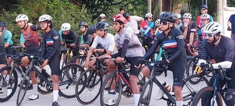 Ciclistas Tabasqueños En Entrenamiento Previo Sobre Ruta, Preparándose Para Competir Este Domingo En L’étape Tabasco By Tour De France.