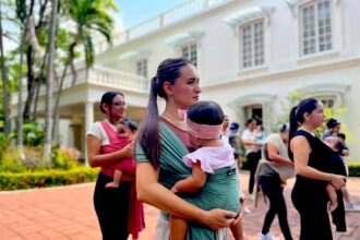 Madres Portando A Sus Bebés Con Fulares Ergonómicos En El Centro Cultural Quinta Grijalva, Previo Al Inicio Del Festival De Arte Y Cultura De La Primera Infancia En Tabasco.