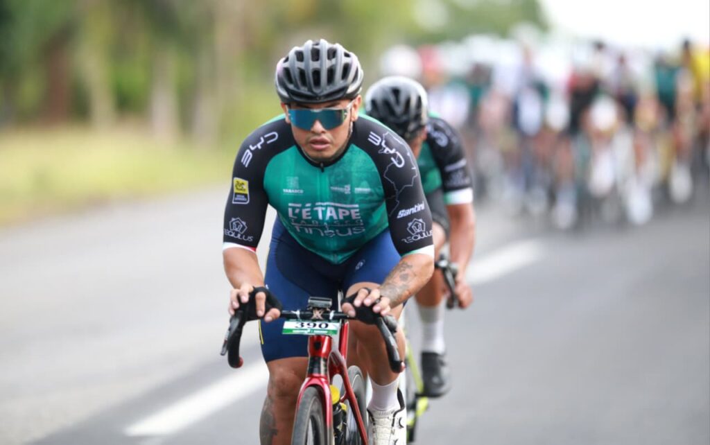 L’étape Tabasco 2026 Lleva A Más De Mil Ciclistas A Recorrer El Edén 73 En La Ruta Larga Varonil, Apenas Dos Segundos Separaron A Los Tres Primeros Lugares. Juan Francisco Hernández Pérez Ganó Con 3:14:54, Seguido De Rodrigo Blancas Reyes Con 3:14:55 Y Jesús Jorge Hernández Romero Con 3:14:56.