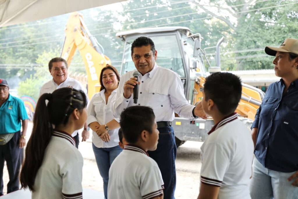 Javier May Lleva Obra Carretera Y Atención Escolar Al Ejido Ignacio Zaragoza, En Tenosique