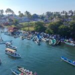 Vista Aérea Del Riego De Concha En Mecoacán Con Múltiples Embarcaciones Pesqueras Congregadas En La Laguna De Mecoacán, Paraíso, Durante La Jornada De Repoblación Ostrícola.