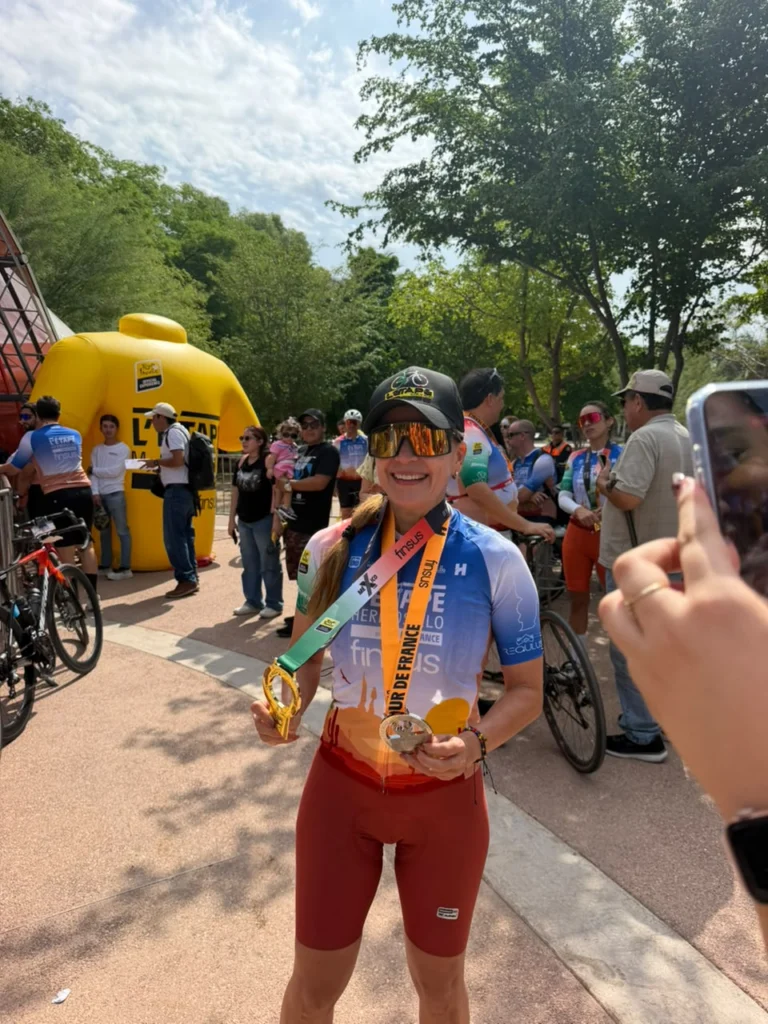 De La Belleza Al Asfalto: Carmen Abarca Supera Con Resiliencia Y Pasión Un Nuevo Reto Ciclista En Carretera De La Belleza Al Asfalto Carmen Abarca Supera Con Resiliencia Y Pasión Un Nuevo Reto Ciclista En Carretera