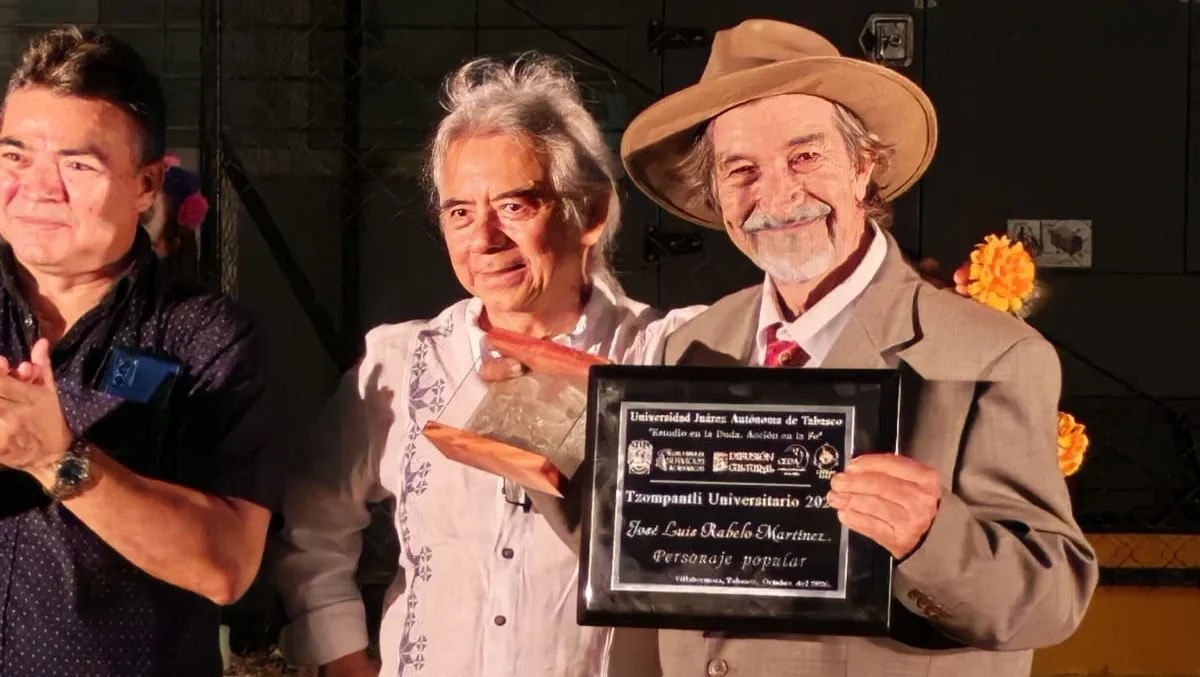 Rinden Homenaje A José Luis Rabelo Como &Amp;Quot;Personaje Popular&Amp;Quot; En El Tzompantli Universitario Rinden Homenaje A José Luis Rabelo Martínez Como «Personaje Popular» En El Tzompantli Universitario