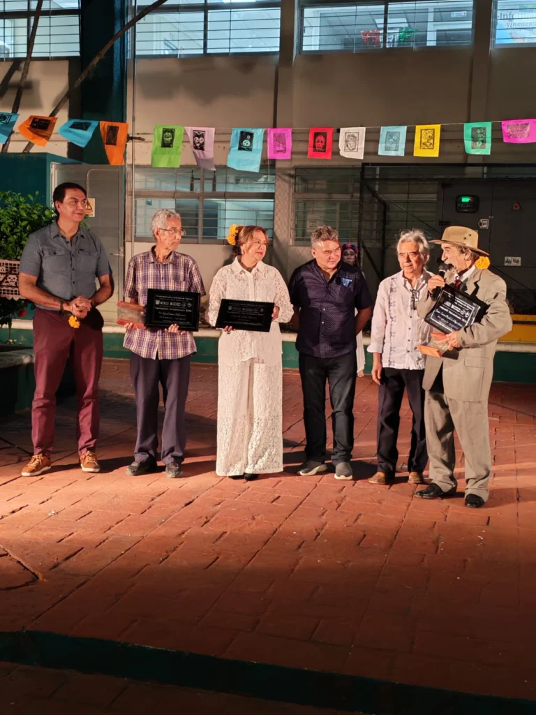 Rinden Homenaje A José Luis Rabelo Como &Quot;Personaje Popular&Quot; En El Tzompantli Universitario Rinden Homenaje A José Luis Rabelo Como &Quot;Personaje Popular&Quot; En El Tzompantli Universitario